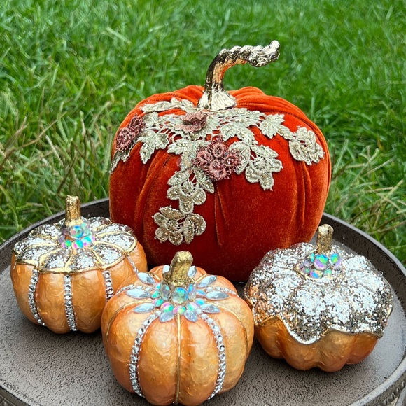 One orange velour gold lace pumpkin💥 Mark Roberts, Katherine’s collection insp - Picture 3 of 4